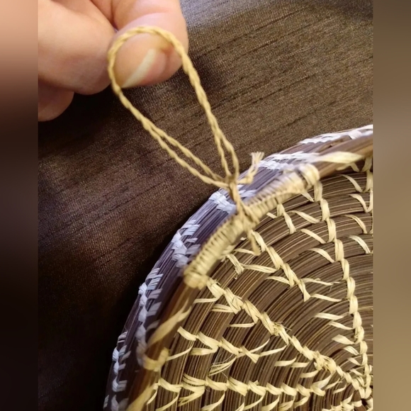 Vintage ROUND long leaf PINE NEEDLE BASKET open coiled Coushatta hanging raffia - Picture 7 of 7